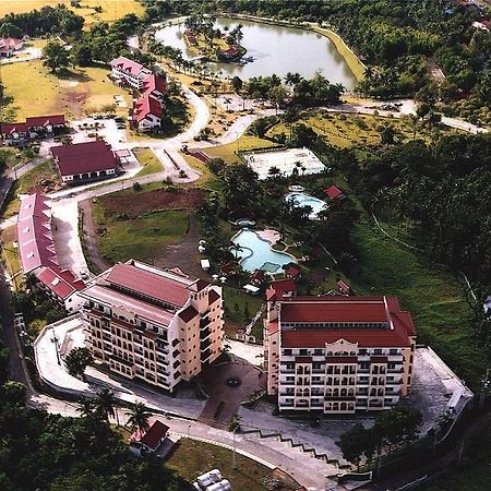 Graceland Estates And Country Club Hotel Lucena Luaran gambar